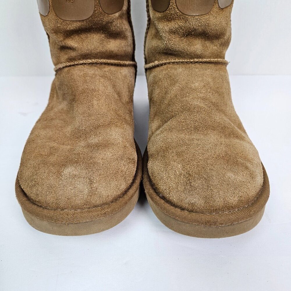 UGG Classic Short Rubber Logo Pull On Chestnut Suede Boot 1108230 - Picture 4 of 13